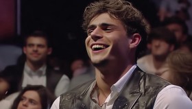 导播搞事？镜头捕捉Knight目睹Chovy夺冠复杂表情