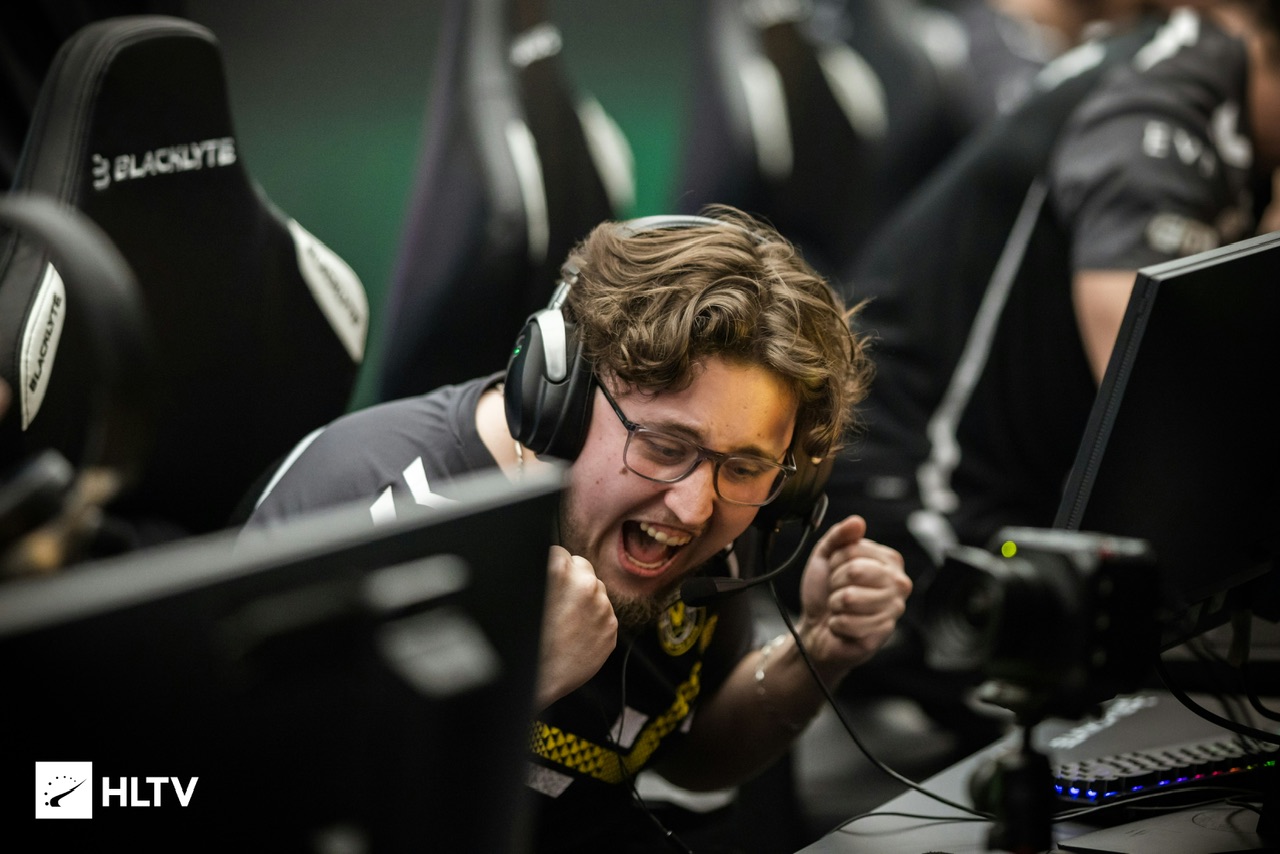 道具博弈升级，ENCE凭借顶级烟雾弹墙多次完成完美转点。-多宝电竞